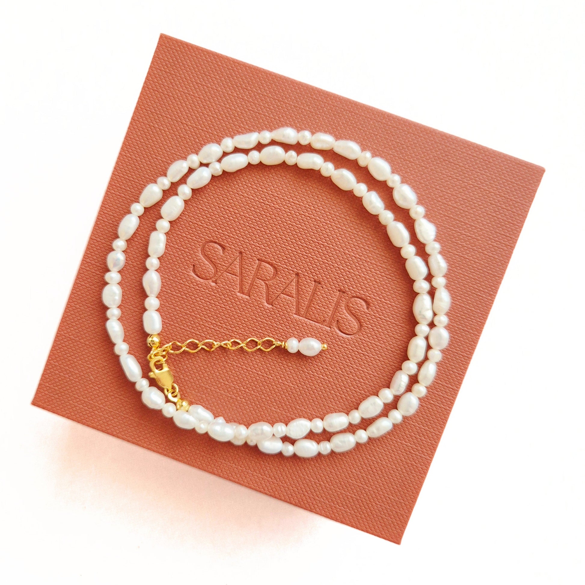 Colier perle naturale  de dimensiuni diferite, intercalate, cadou craciun, Saralis