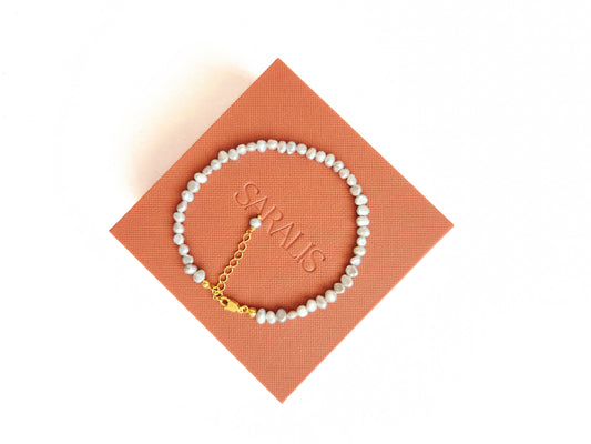 Bratara din argint placat cu aur de 24k si perle de cultura gri, cadou Craciun